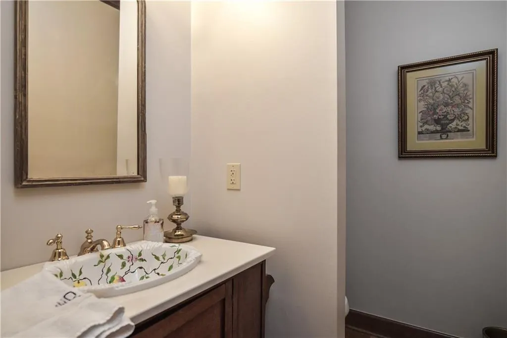 1455 N Riverside Circle, Sandy Springs, Georgia 30328, 5 Bedrooms Bedrooms, ,4 BathroomsBathrooms,Residential,Sold,1455 N Riverside Circle,7001861