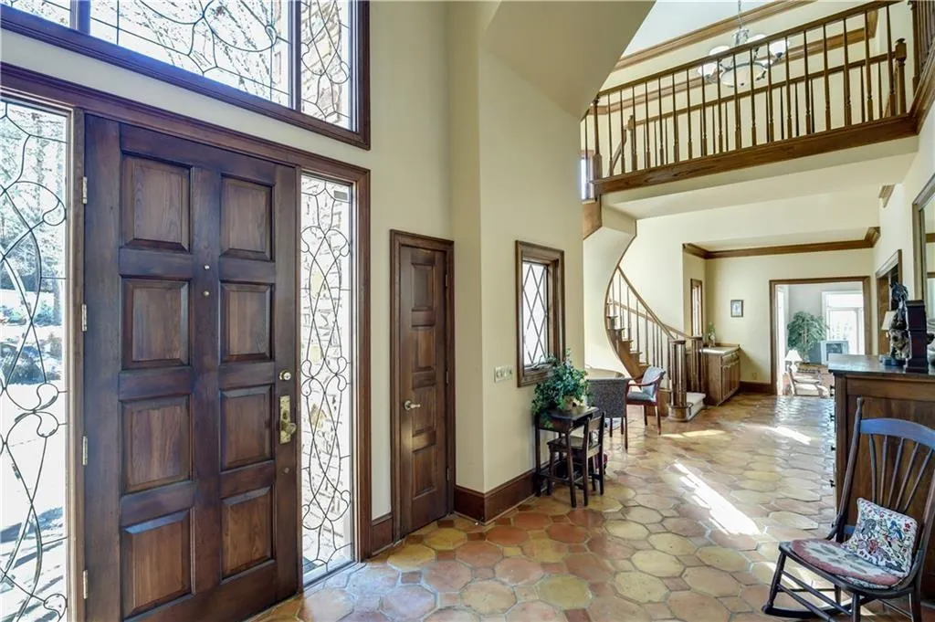 1455 N Riverside Circle, Sandy Springs, Georgia 30328, 5 Bedrooms Bedrooms, ,4 BathroomsBathrooms,Residential,Sold,1455 N Riverside Circle,7001861