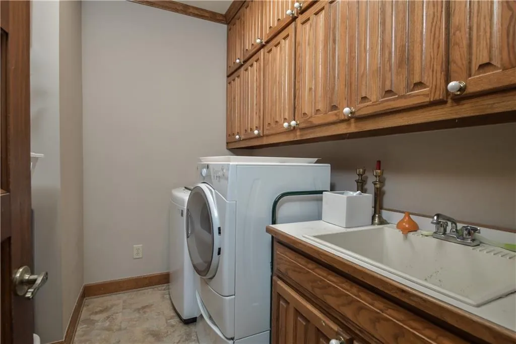 1455 N Riverside Circle, Sandy Springs, Georgia 30328, 5 Bedrooms Bedrooms, ,4 BathroomsBathrooms,Residential,Sold,1455 N Riverside Circle,7001861