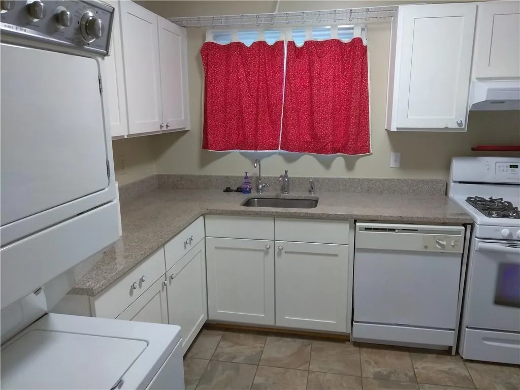 5551 Kingsport Drive, Atlanta, Georgia 30342, 2 Bedrooms Bedrooms, ,1 BathroomBathrooms,Residential,Sold,5551 Kingsport Drive,6797373