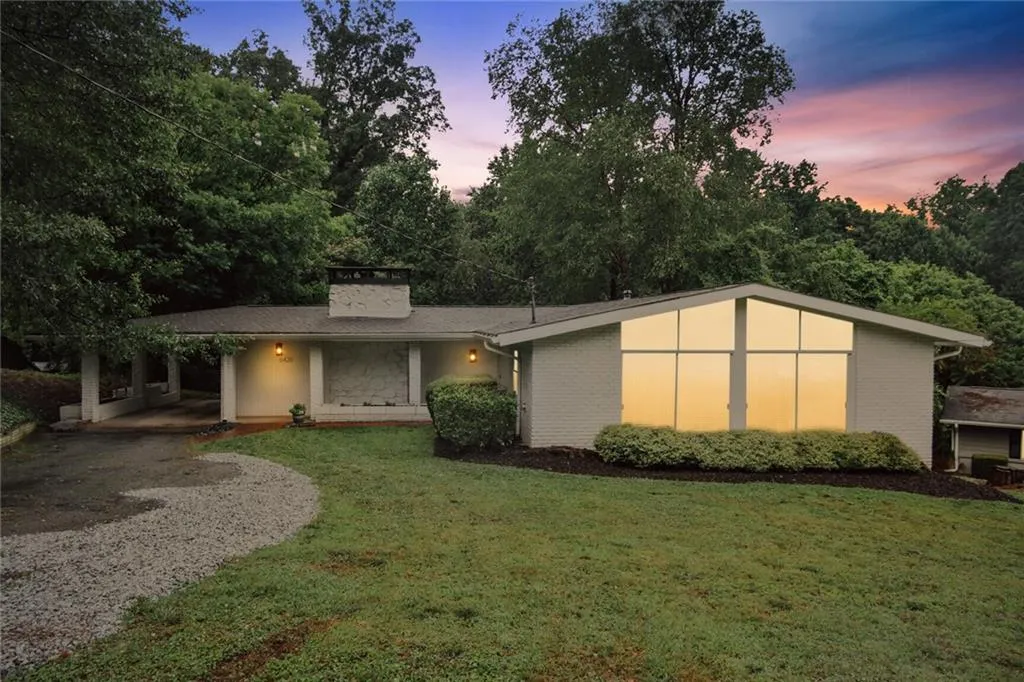 6420 N Hampton Drive, Sandy Springs, Georgia 30328, 4 Bedrooms Bedrooms, ,4 BathroomsBathrooms,Residential,Sold,6420 N Hampton Drive,7232406