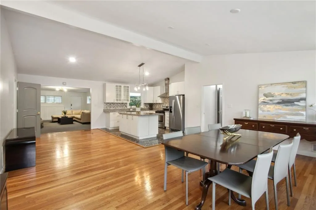 6420 N Hampton Drive, Sandy Springs, Georgia 30328, 4 Bedrooms Bedrooms, ,4 BathroomsBathrooms,Residential,Sold,6420 N Hampton Drive,7232406