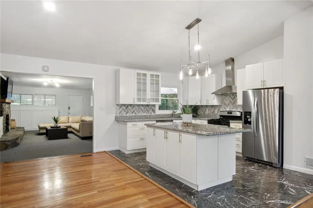 6420 N Hampton Drive, Sandy Springs, Georgia 30328, 4 Bedrooms Bedrooms, ,4 BathroomsBathrooms,Residential,Sold,6420 N Hampton Drive,7232406