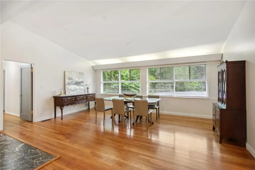 6420 N Hampton Drive, Sandy Springs, Georgia 30328, 4 Bedrooms Bedrooms, ,4 BathroomsBathrooms,Residential,Sold,6420 N Hampton Drive,7232406