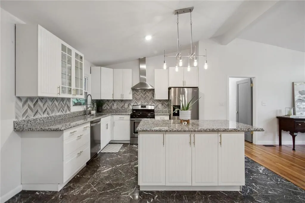 6420 N Hampton Drive, Sandy Springs, Georgia 30328, 4 Bedrooms Bedrooms, ,4 BathroomsBathrooms,Residential,Sold,6420 N Hampton Drive,7232406