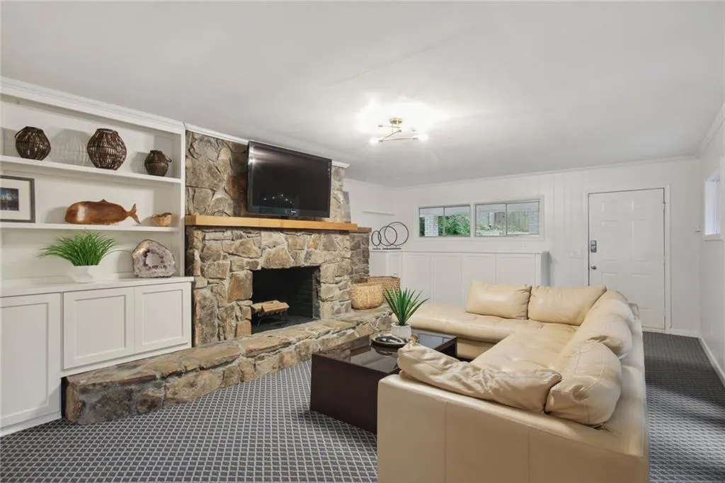 6420 N Hampton Drive, Sandy Springs, Georgia 30328, 4 Bedrooms Bedrooms, ,4 BathroomsBathrooms,Residential,Sold,6420 N Hampton Drive,7232406