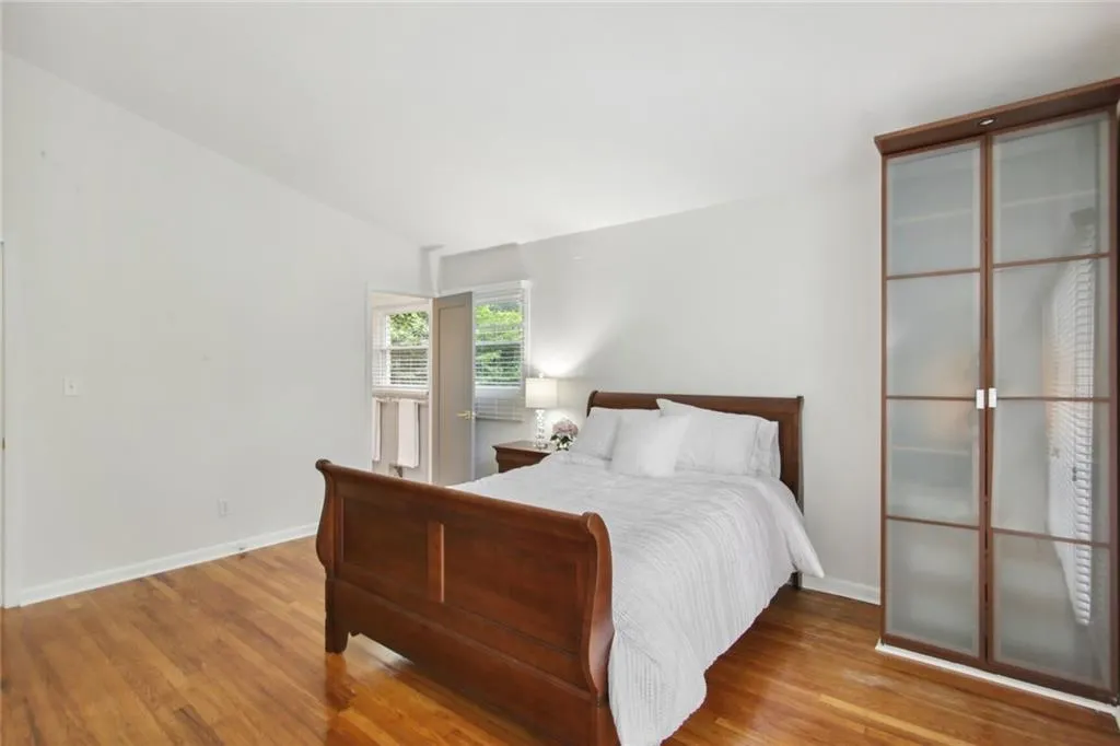 6420 N Hampton Drive, Sandy Springs, Georgia 30328, 4 Bedrooms Bedrooms, ,4 BathroomsBathrooms,Residential,Sold,6420 N Hampton Drive,7232406