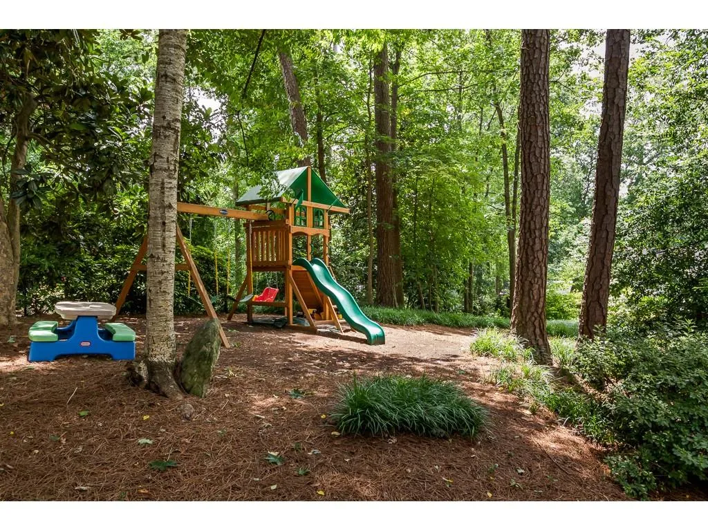6250 Weatherly Drive, Sandy Springs, Georgia 30328, 4 Bedrooms Bedrooms, ,2 BathroomsBathrooms,Residential,Sold,6250 Weatherly Drive,6575949