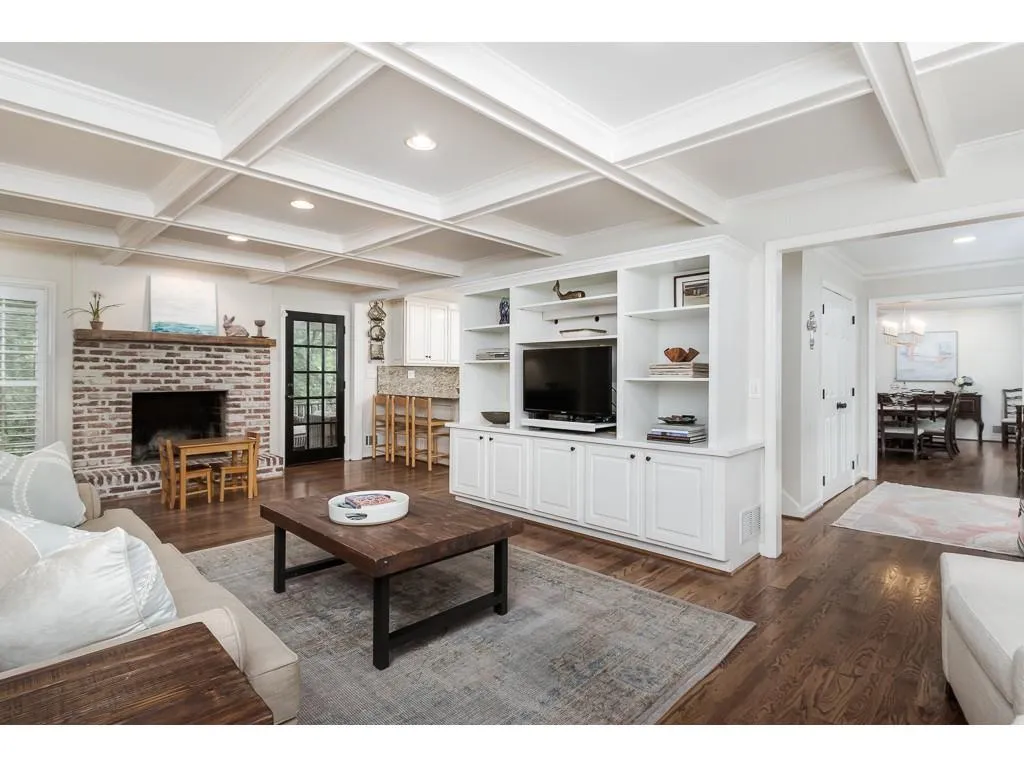 6250 Weatherly Drive, Sandy Springs, Georgia 30328, 4 Bedrooms Bedrooms, ,2 BathroomsBathrooms,Residential,Sold,6250 Weatherly Drive,6575949