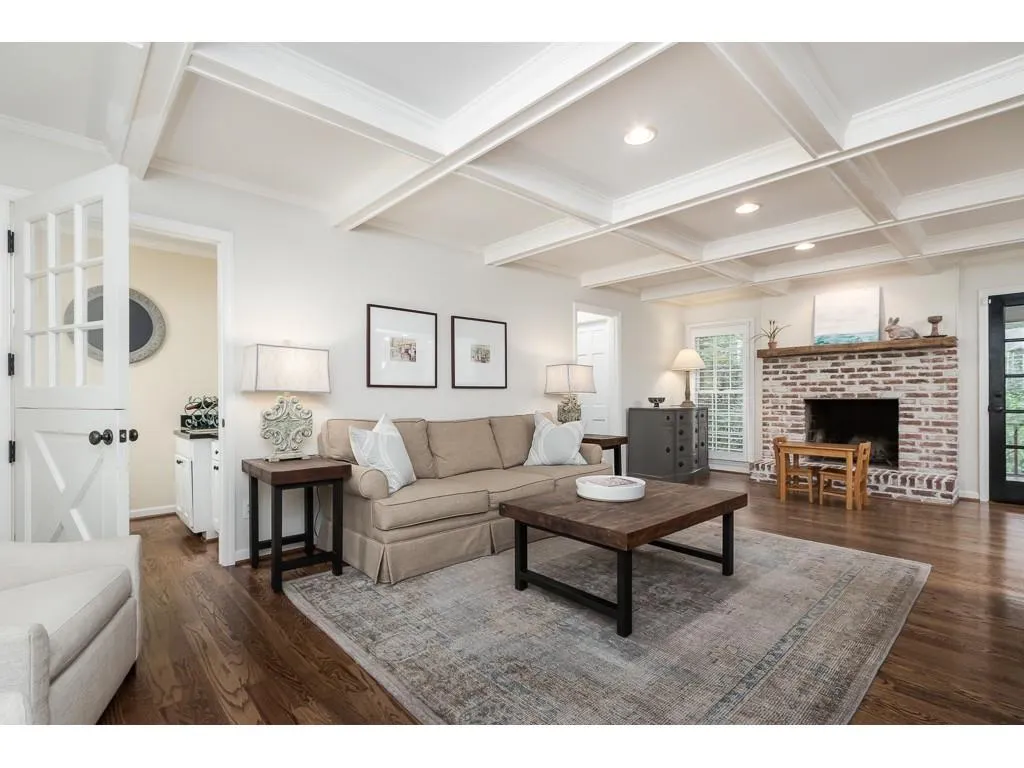 6250 Weatherly Drive, Sandy Springs, Georgia 30328, 4 Bedrooms Bedrooms, ,2 BathroomsBathrooms,Residential,Sold,6250 Weatherly Drive,6575949