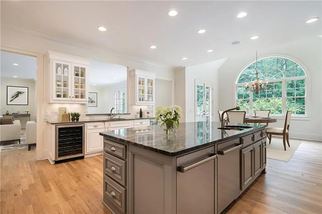 545 Carol Way, Atlanta, Georgia 30327, 6 Bedrooms Bedrooms, ,5 BathroomsBathrooms,Residential,Sold,545 Carol Way,6822072