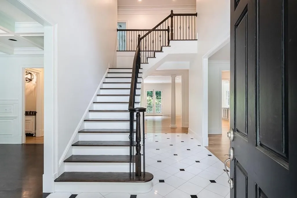 545 Carol Way, Atlanta, Georgia 30327, 6 Bedrooms Bedrooms, ,5 BathroomsBathrooms,Residential,Sold,545 Carol Way,6822072