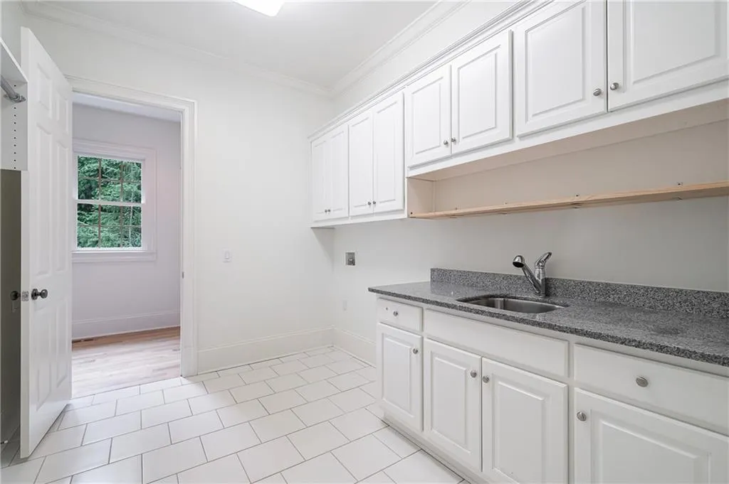 545 Carol Way, Atlanta, Georgia 30327, 6 Bedrooms Bedrooms, ,5 BathroomsBathrooms,Residential,Sold,545 Carol Way,6822072