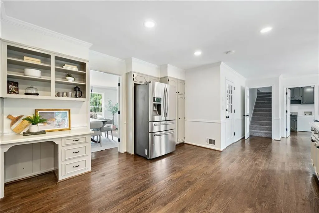 150 Marsh Glen Point, Atlanta, Georgia 30328, 5 Bedrooms Bedrooms, ,3 BathroomsBathrooms,Residential,For Sale,150 Marsh Glen Point,7619846