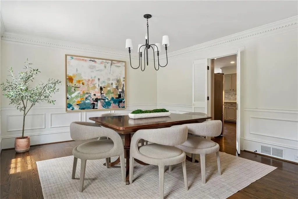 150 Marsh Glen Point, Atlanta, Georgia 30328, 5 Bedrooms Bedrooms, ,3 BathroomsBathrooms,Residential,For Sale,150 Marsh Glen Point,7619846