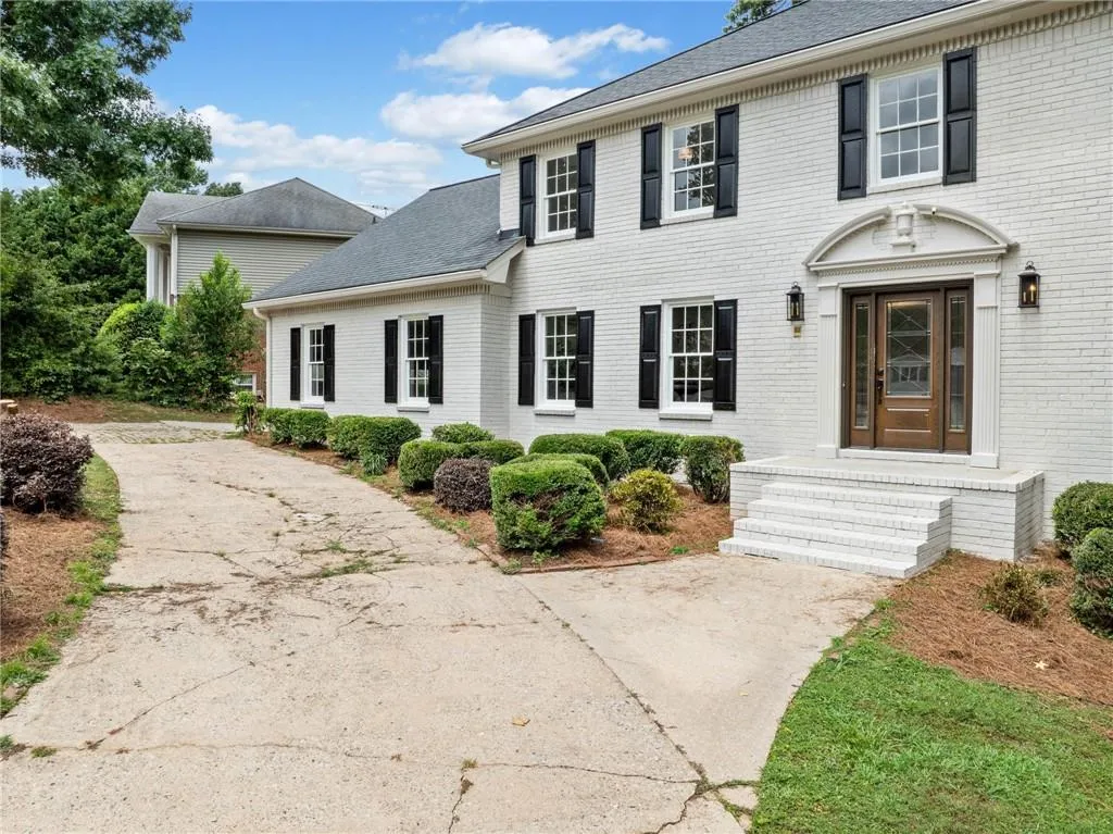 150 Marsh Glen Point, Atlanta, Georgia 30328, 5 Bedrooms Bedrooms, ,3 BathroomsBathrooms,Residential,For Sale,150 Marsh Glen Point,7619846