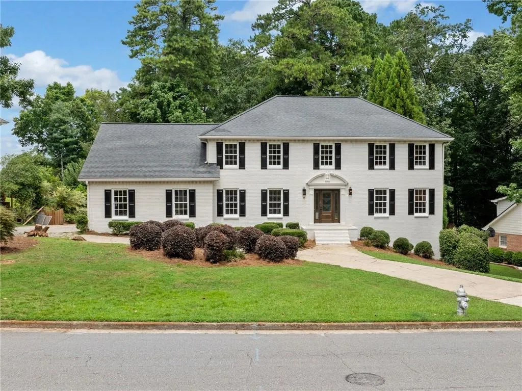 150 Marsh Glen Point, Atlanta, Georgia 30328, 5 Bedrooms Bedrooms, ,3 BathroomsBathrooms,Residential,For Sale,150 Marsh Glen Point,7619846