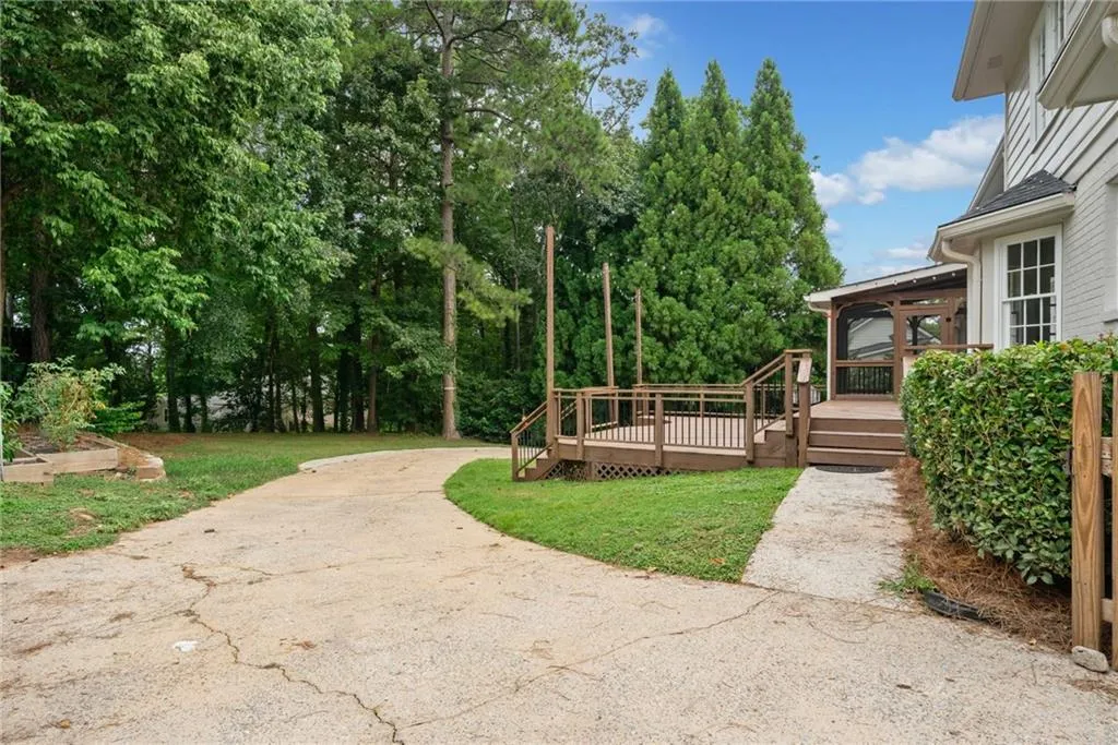 150 Marsh Glen Point, Atlanta, Georgia 30328, 5 Bedrooms Bedrooms, ,3 BathroomsBathrooms,Residential,For Sale,150 Marsh Glen Point,7619846
