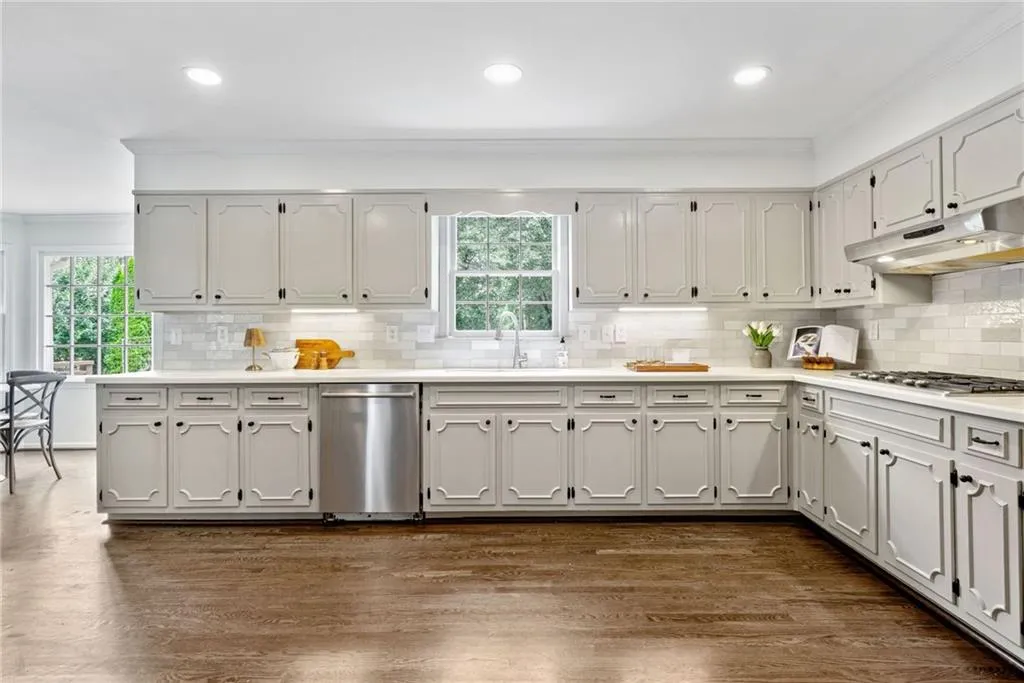 150 Marsh Glen Point, Atlanta, Georgia 30328, 5 Bedrooms Bedrooms, ,3 BathroomsBathrooms,Residential,For Sale,150 Marsh Glen Point,7619846