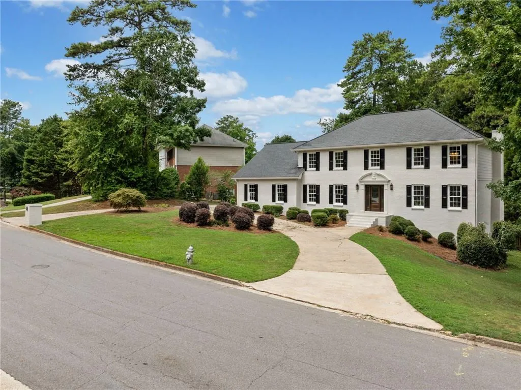 150 Marsh Glen Point, Atlanta, Georgia 30328, 5 Bedrooms Bedrooms, ,3 BathroomsBathrooms,Residential,For Sale,150 Marsh Glen Point,7619846