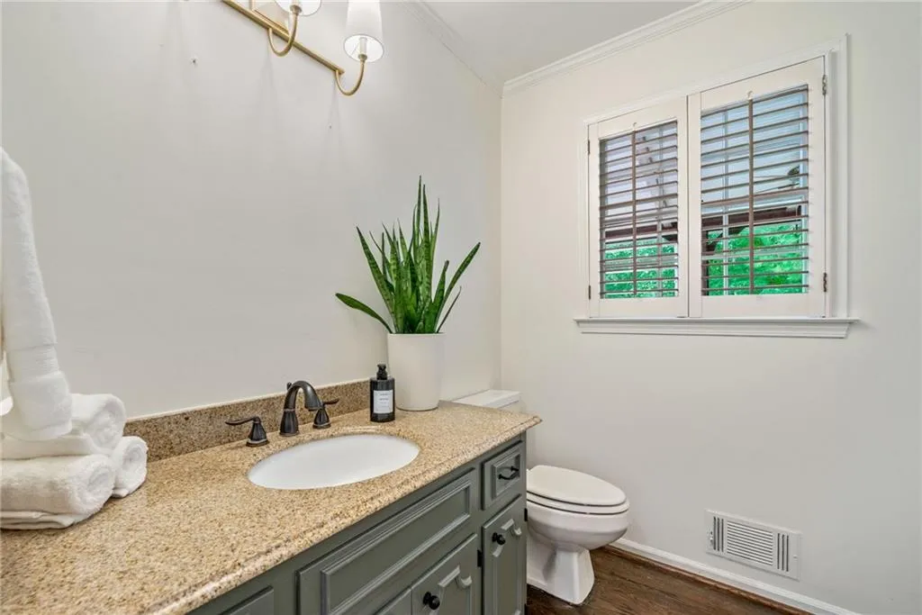 150 Marsh Glen Point, Atlanta, Georgia 30328, 5 Bedrooms Bedrooms, ,3 BathroomsBathrooms,Residential,For Sale,150 Marsh Glen Point,7619846