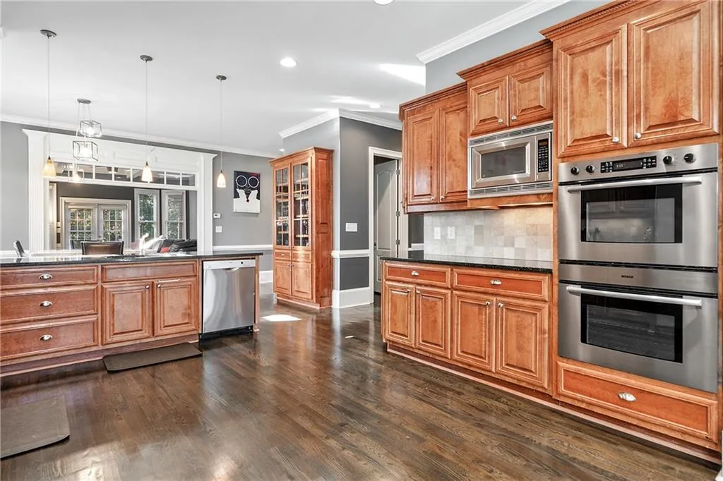 784 Stratford Court, Sandy Springs, Georgia 30350, 5 Bedrooms Bedrooms, ,5 BathroomsBathrooms,Residential,Sold,784 Stratford Court,6829417