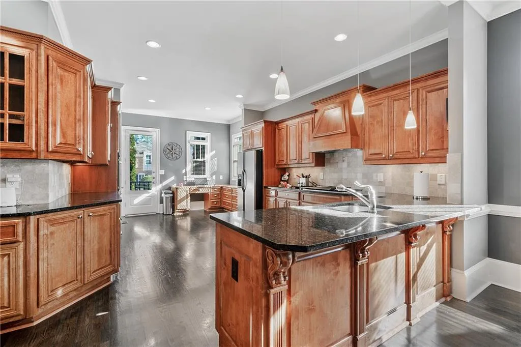 784 Stratford Court, Sandy Springs, Georgia 30350, 5 Bedrooms Bedrooms, ,5 BathroomsBathrooms,Residential,Sold,784 Stratford Court,6829417