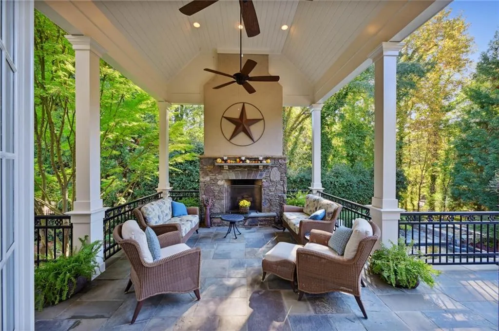 5665 Cross Gate Drive, Sandy Springs, Georgia 30327, 6 Bedrooms Bedrooms, ,5 BathroomsBathrooms,Residential,Sold,5665 Cross Gate Drive,7127803