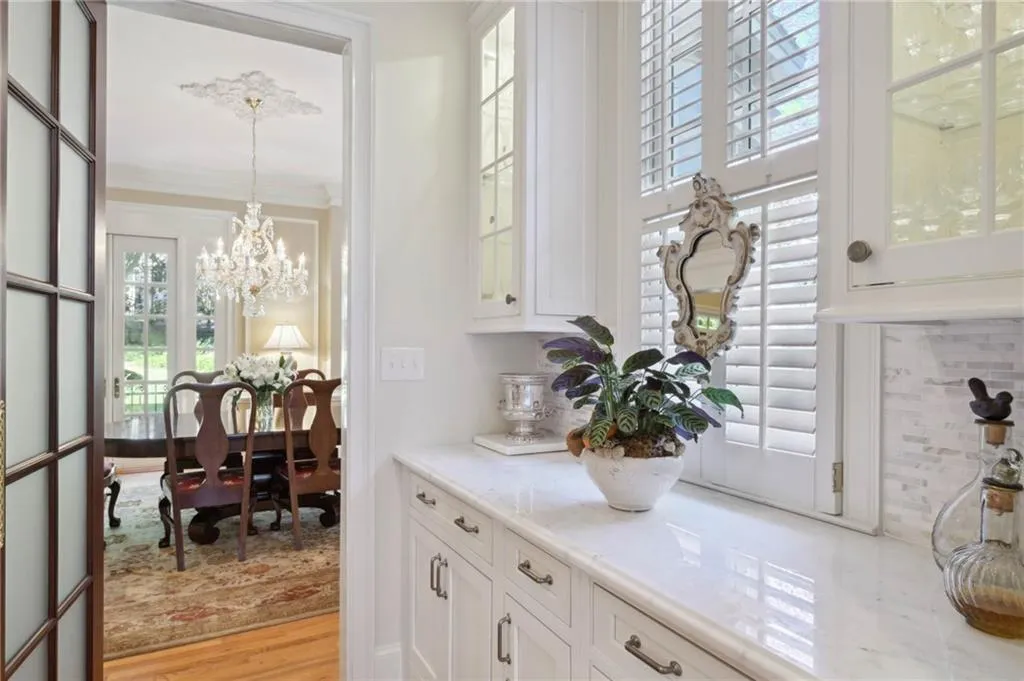 5665 Cross Gate Drive, Sandy Springs, Georgia 30327, 6 Bedrooms Bedrooms, ,5 BathroomsBathrooms,Residential,Sold,5665 Cross Gate Drive,7127803