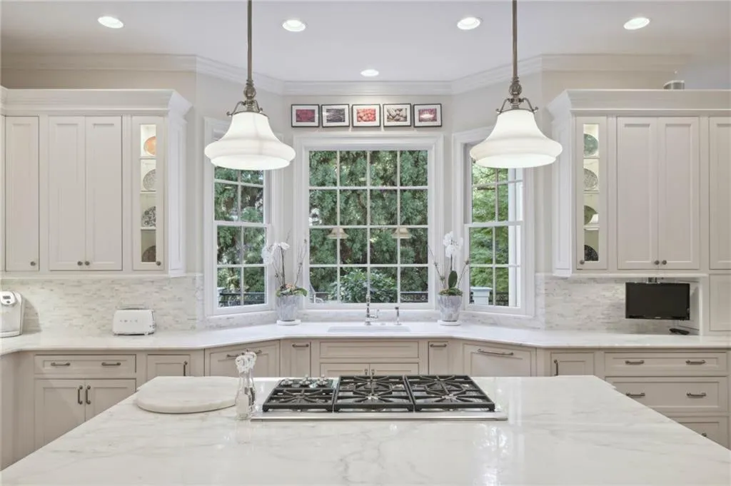 5665 Cross Gate Drive, Sandy Springs, Georgia 30327, 6 Bedrooms Bedrooms, ,5 BathroomsBathrooms,Residential,Sold,5665 Cross Gate Drive,7127803