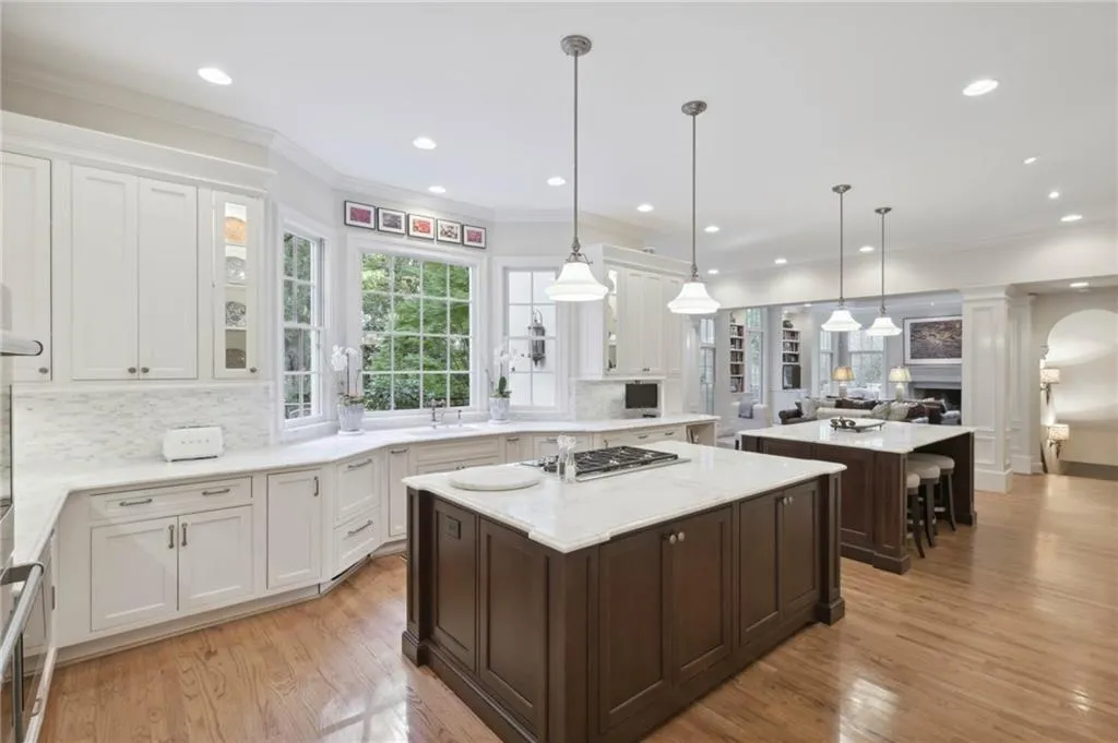 5665 Cross Gate Drive, Sandy Springs, Georgia 30327, 6 Bedrooms Bedrooms, ,5 BathroomsBathrooms,Residential,Sold,5665 Cross Gate Drive,7127803