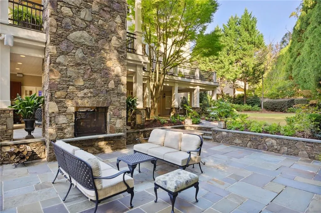 5665 Cross Gate Drive, Sandy Springs, Georgia 30327, 6 Bedrooms Bedrooms, ,5 BathroomsBathrooms,Residential,Sold,5665 Cross Gate Drive,7127803