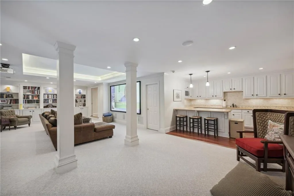 5665 Cross Gate Drive, Sandy Springs, Georgia 30327, 6 Bedrooms Bedrooms, ,5 BathroomsBathrooms,Residential,Sold,5665 Cross Gate Drive,7127803