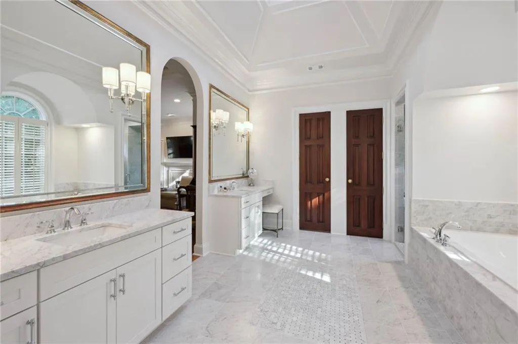 5665 Cross Gate Drive, Sandy Springs, Georgia 30327, 6 Bedrooms Bedrooms, ,5 BathroomsBathrooms,Residential,Sold,5665 Cross Gate Drive,7127803