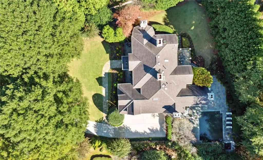5665 Cross Gate Drive, Sandy Springs, Georgia 30327, 6 Bedrooms Bedrooms, ,5 BathroomsBathrooms,Residential,Sold,5665 Cross Gate Drive,7127803