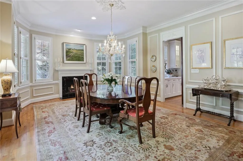 5665 Cross Gate Drive, Sandy Springs, Georgia 30327, 6 Bedrooms Bedrooms, ,5 BathroomsBathrooms,Residential,Sold,5665 Cross Gate Drive,7127803