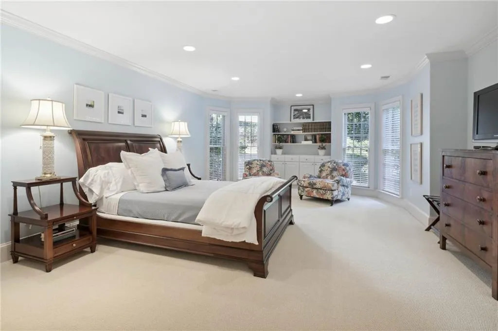 5665 Cross Gate Drive, Sandy Springs, Georgia 30327, 6 Bedrooms Bedrooms, ,5 BathroomsBathrooms,Residential,Sold,5665 Cross Gate Drive,7127803