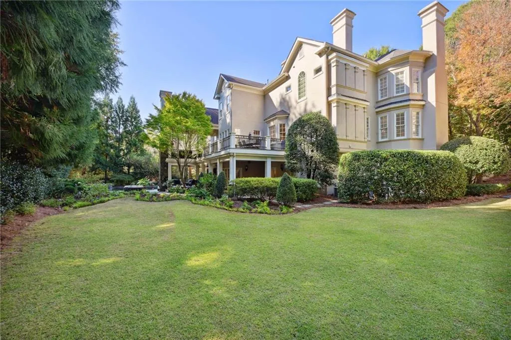 5665 Cross Gate Drive, Sandy Springs, Georgia 30327, 6 Bedrooms Bedrooms, ,5 BathroomsBathrooms,Residential,Sold,5665 Cross Gate Drive,7127803