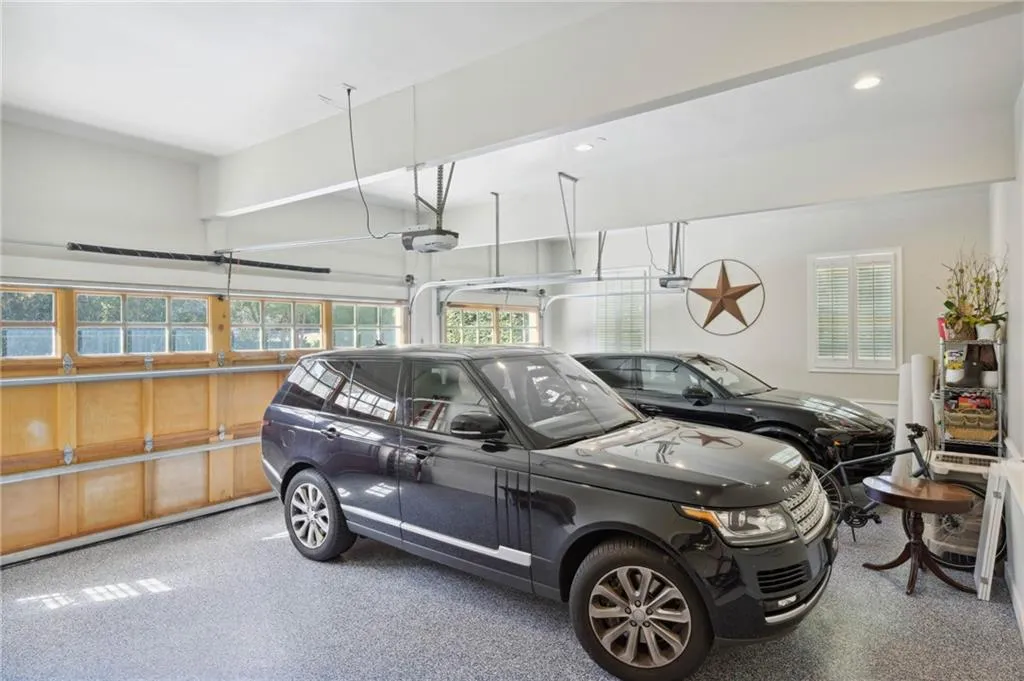 5665 Cross Gate Drive, Sandy Springs, Georgia 30327, 6 Bedrooms Bedrooms, ,5 BathroomsBathrooms,Residential,Sold,5665 Cross Gate Drive,7127803
