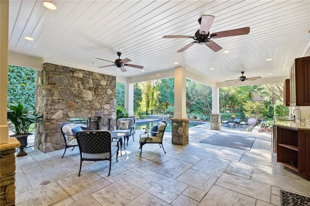 5665 Cross Gate Drive, Sandy Springs, Georgia 30327, 6 Bedrooms Bedrooms, ,5 BathroomsBathrooms,Residential,Sold,5665 Cross Gate Drive,7127803