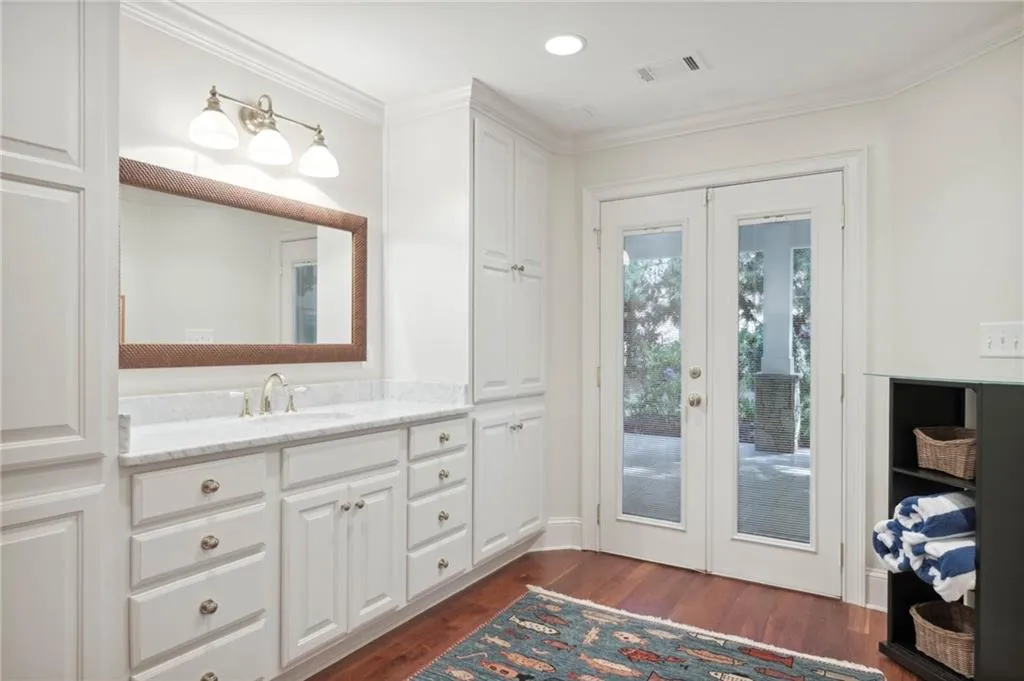 5665 Cross Gate Drive, Sandy Springs, Georgia 30327, 6 Bedrooms Bedrooms, ,5 BathroomsBathrooms,Residential,Sold,5665 Cross Gate Drive,7127803
