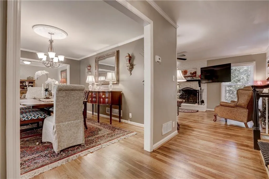 7295 Hunters Branch Drive, Sandy Springs, Georgia 30328, 4 Bedrooms Bedrooms, ,3 BathroomsBathrooms,Residential,Sold,7295 Hunters Branch Drive,5959879