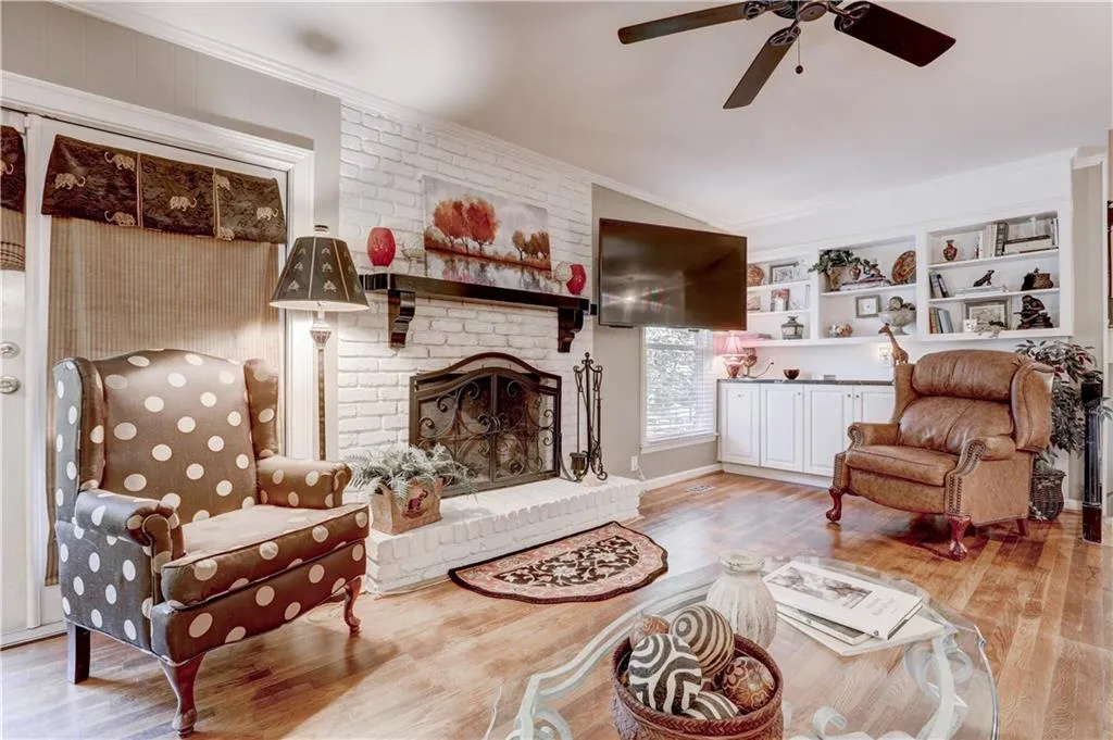 7295 Hunters Branch Drive, Sandy Springs, Georgia 30328, 4 Bedrooms Bedrooms, ,3 BathroomsBathrooms,Residential,Sold,7295 Hunters Branch Drive,5959879