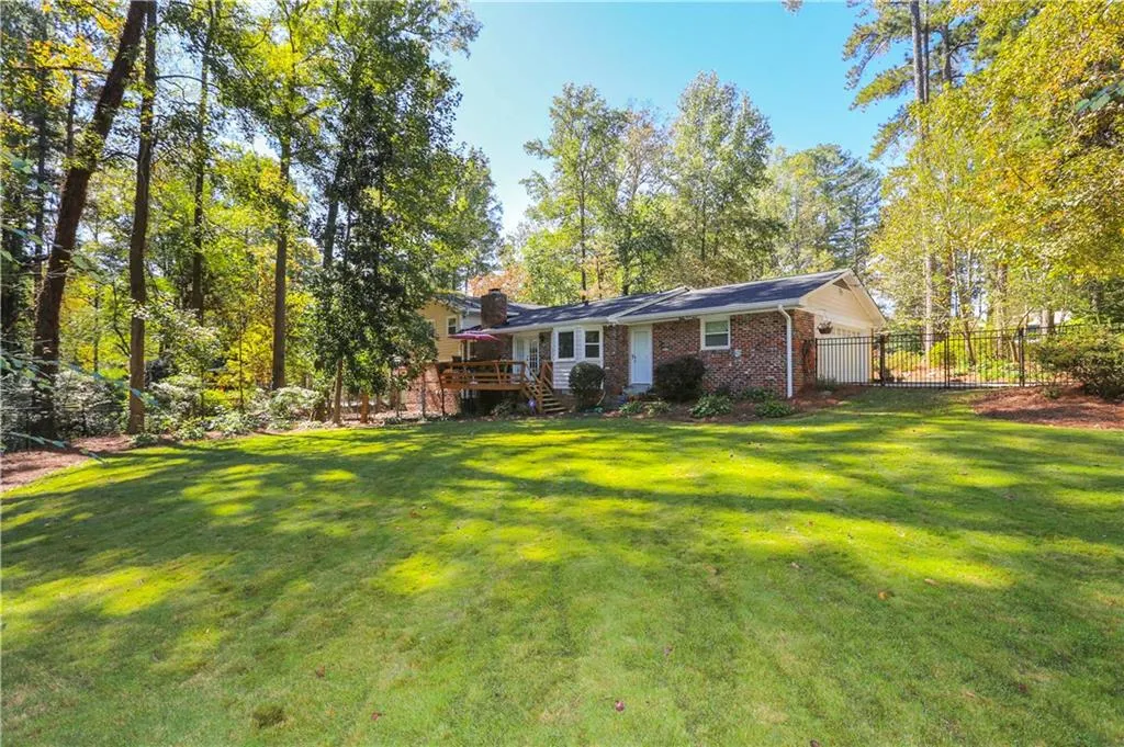 7295 Hunters Branch Drive, Sandy Springs, Georgia 30328, 4 Bedrooms Bedrooms, ,3 BathroomsBathrooms,Residential,Sold,7295 Hunters Branch Drive,5959879