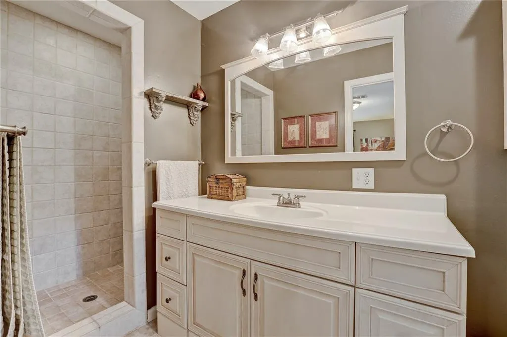 7295 Hunters Branch Drive, Sandy Springs, Georgia 30328, 4 Bedrooms Bedrooms, ,3 BathroomsBathrooms,Residential,Sold,7295 Hunters Branch Drive,5959879