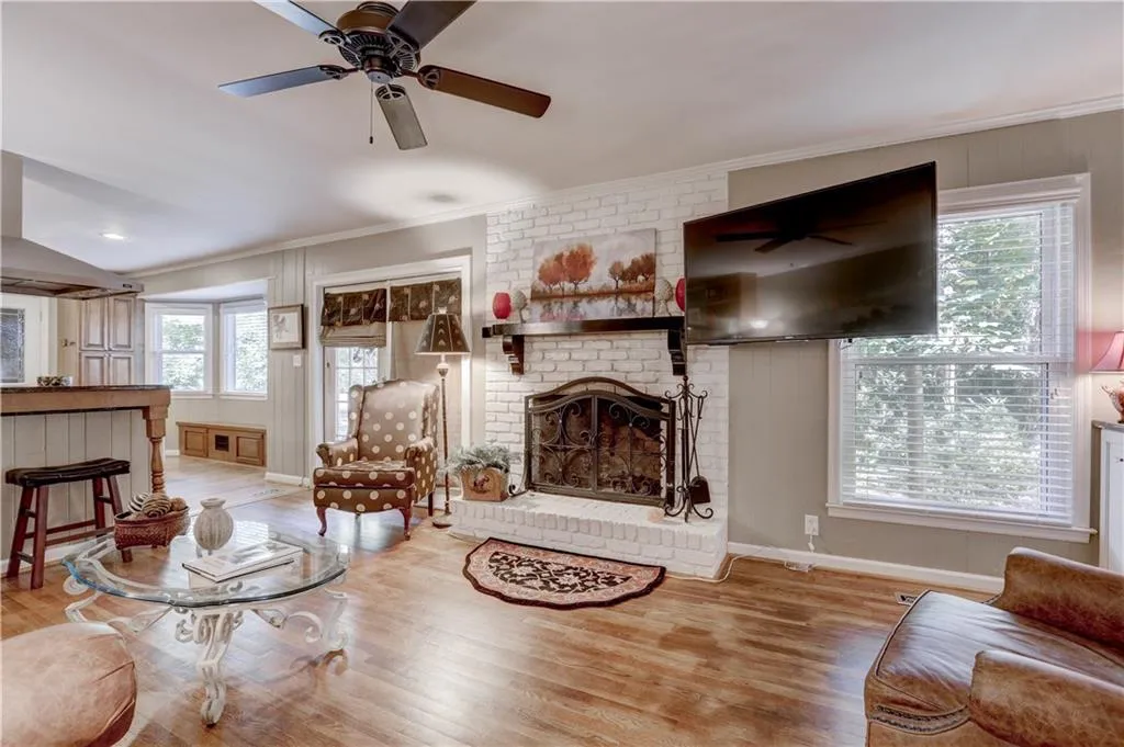 7295 Hunters Branch Drive, Sandy Springs, Georgia 30328, 4 Bedrooms Bedrooms, ,3 BathroomsBathrooms,Residential,Sold,7295 Hunters Branch Drive,5959879
