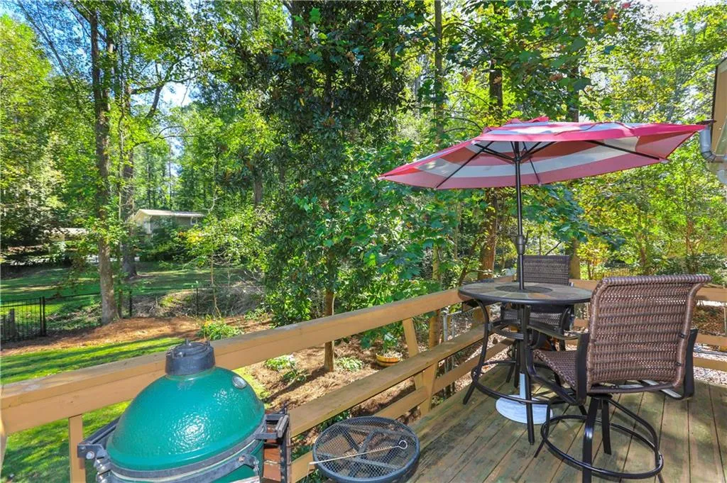 7295 Hunters Branch Drive, Sandy Springs, Georgia 30328, 4 Bedrooms Bedrooms, ,3 BathroomsBathrooms,Residential,Sold,7295 Hunters Branch Drive,5959879