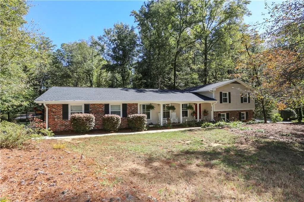 7295 Hunters Branch Drive, Sandy Springs, Georgia 30328, 4 Bedrooms Bedrooms, ,3 BathroomsBathrooms,Residential,Sold,7295 Hunters Branch Drive,5959879