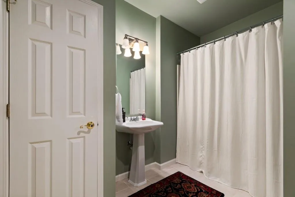 615 Eaton Place, Sandy Springs, Georgia 30350, 5 Bedrooms Bedrooms, ,4 BathroomsBathrooms,Residential,Sold,615 Eaton Place,6629728