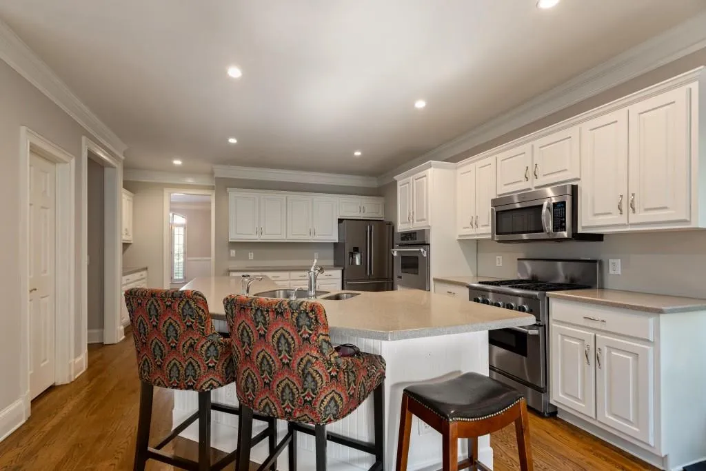 615 Eaton Place, Sandy Springs, Georgia 30350, 5 Bedrooms Bedrooms, ,4 BathroomsBathrooms,Residential,Sold,615 Eaton Place,6629728